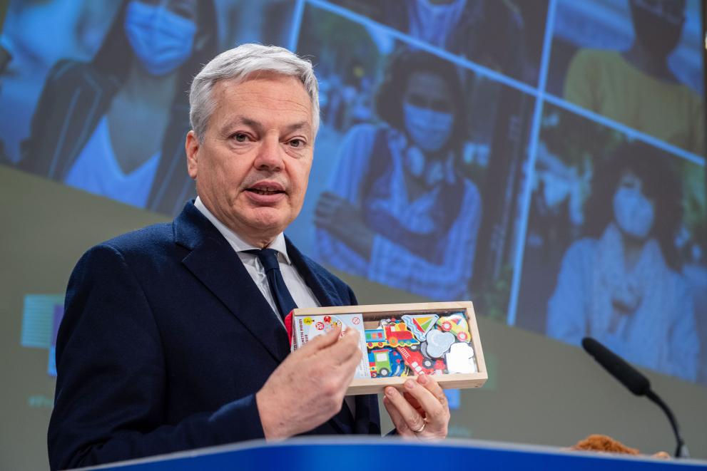 Press conference of Didier Reynders, European Commissioner, on the Safety Gate