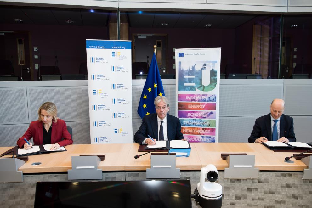 Signing of "InvestEU Guarantee Agreement" by Paolo Gentiloni, European Commissioner