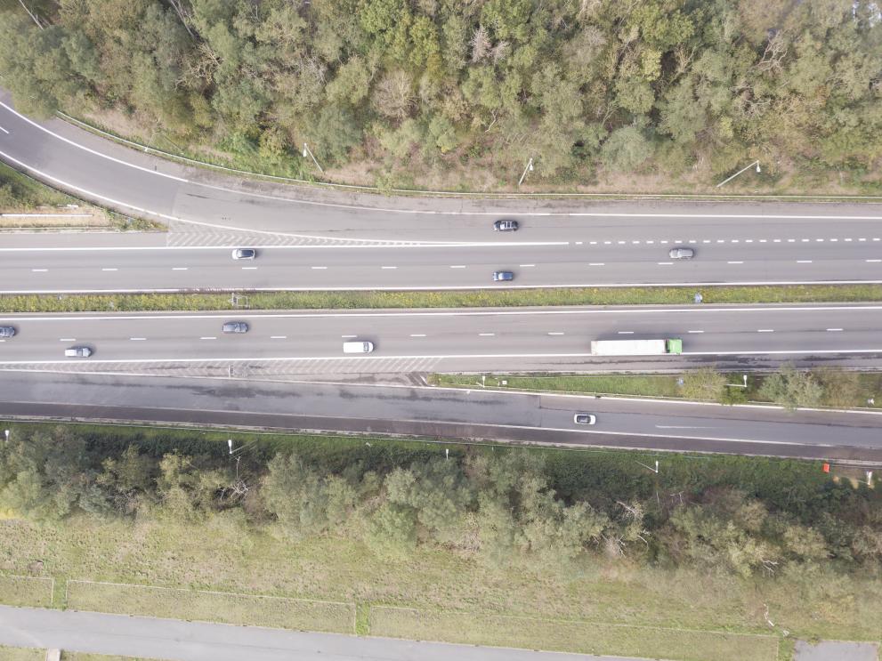 Straße_Autobahn_Auto_LKW_Aerial-View