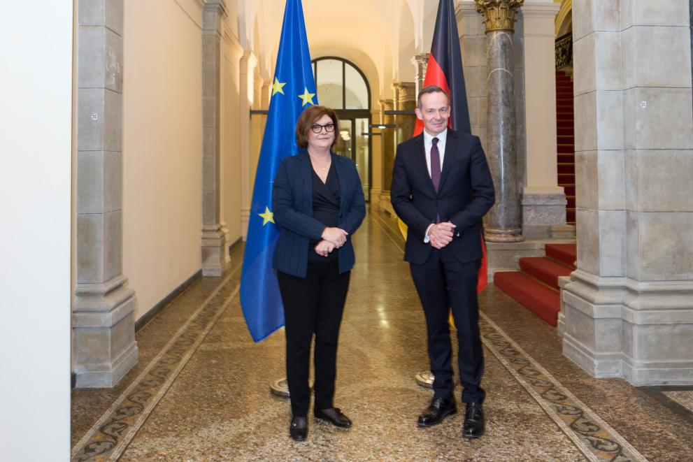 EU-Verkehrskommissarin Adina Valean und Bundesminister Volker Wissing