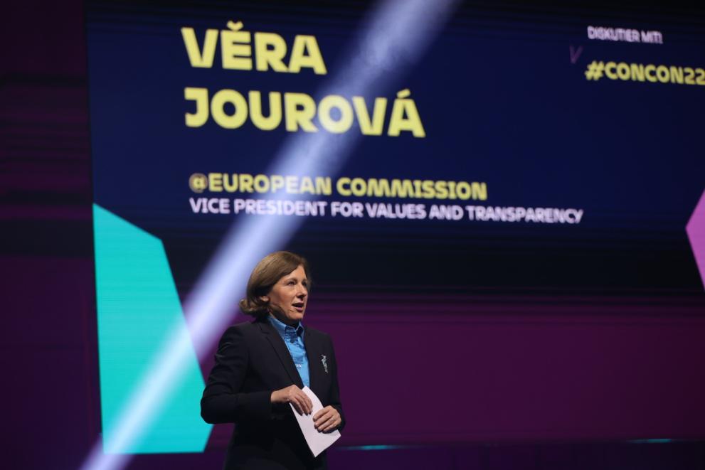 Vera Jourova auf der ConCon22