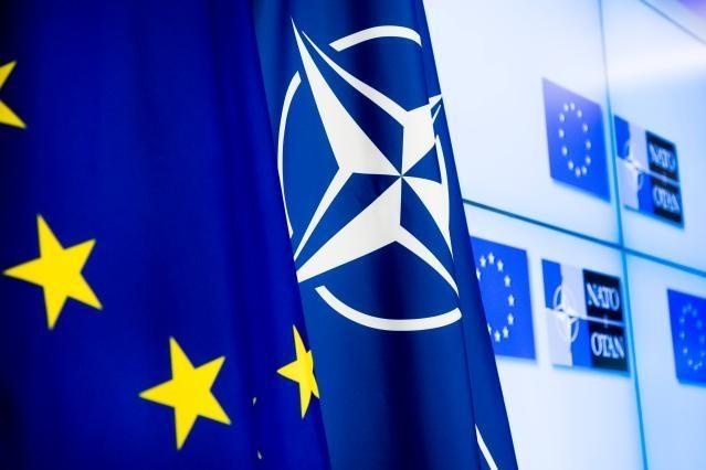 EU NATO Flaggen