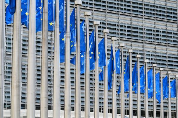 Flaggen EU-Kommission Brüssel
